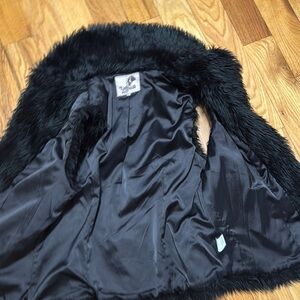L’affaire Black Faux Fur Jacket